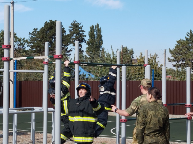 10.10.2024 Спасатели-пожарные  Службы спасения г. Краснодара обучили казаков-студентов Хуторского казачьего общества «Восточный курень» основам пожарного дела.